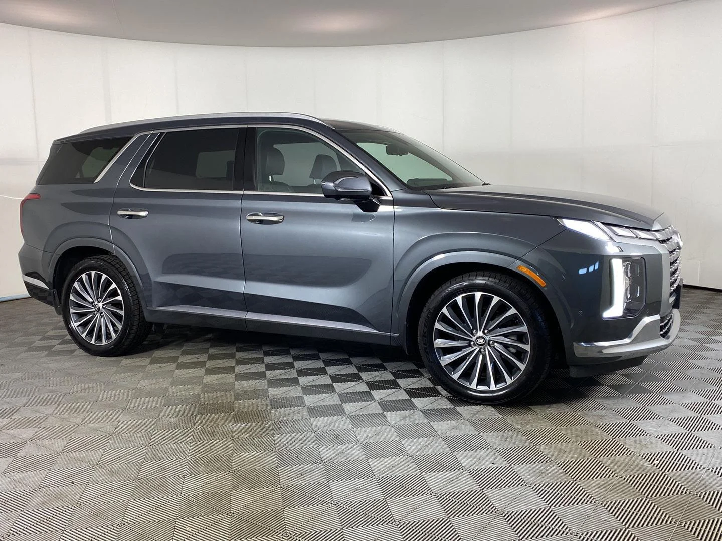 Used 2023 Steel Graphite Hyundai Calligraphy image 3