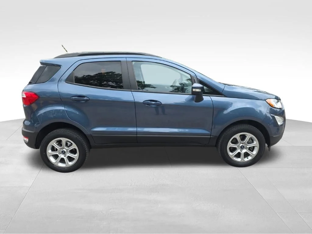 Certified Used 2022 Blue Metallic Ford SE image 4