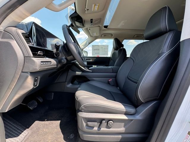 New 2026 RADIANT WHITE INFINITI Luxe 2WD image 22