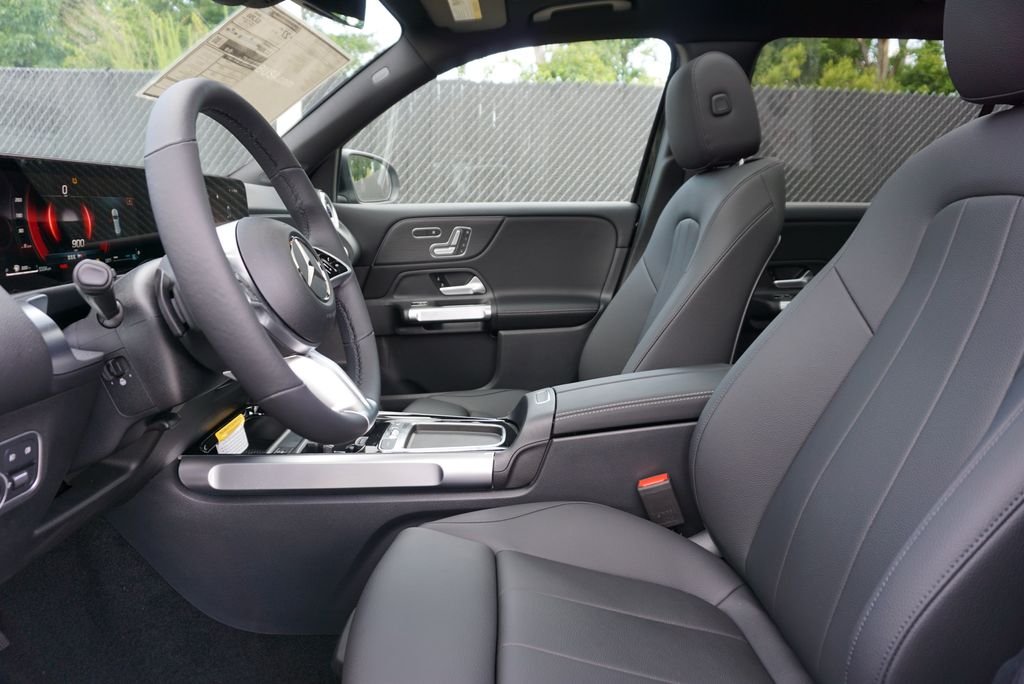 2025 Mercedes-Benz GLB Base - Photo 23
