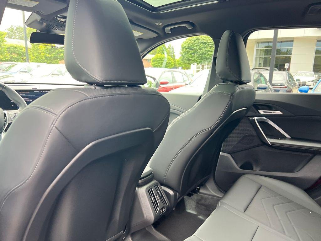New 2026 Vegas Red Metallic BMW xDrive28i image 23