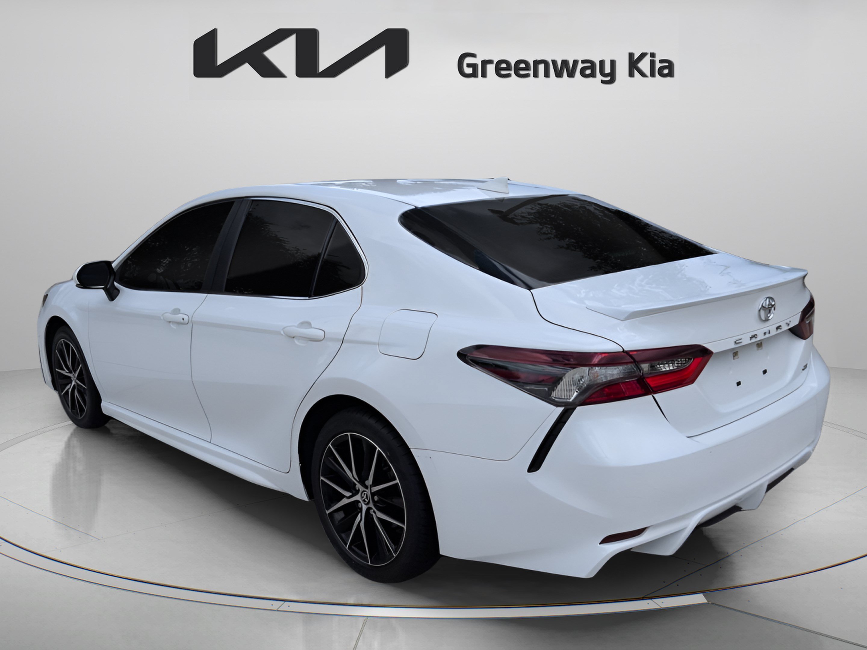 Used 2024 Ice Toyota SE image 7