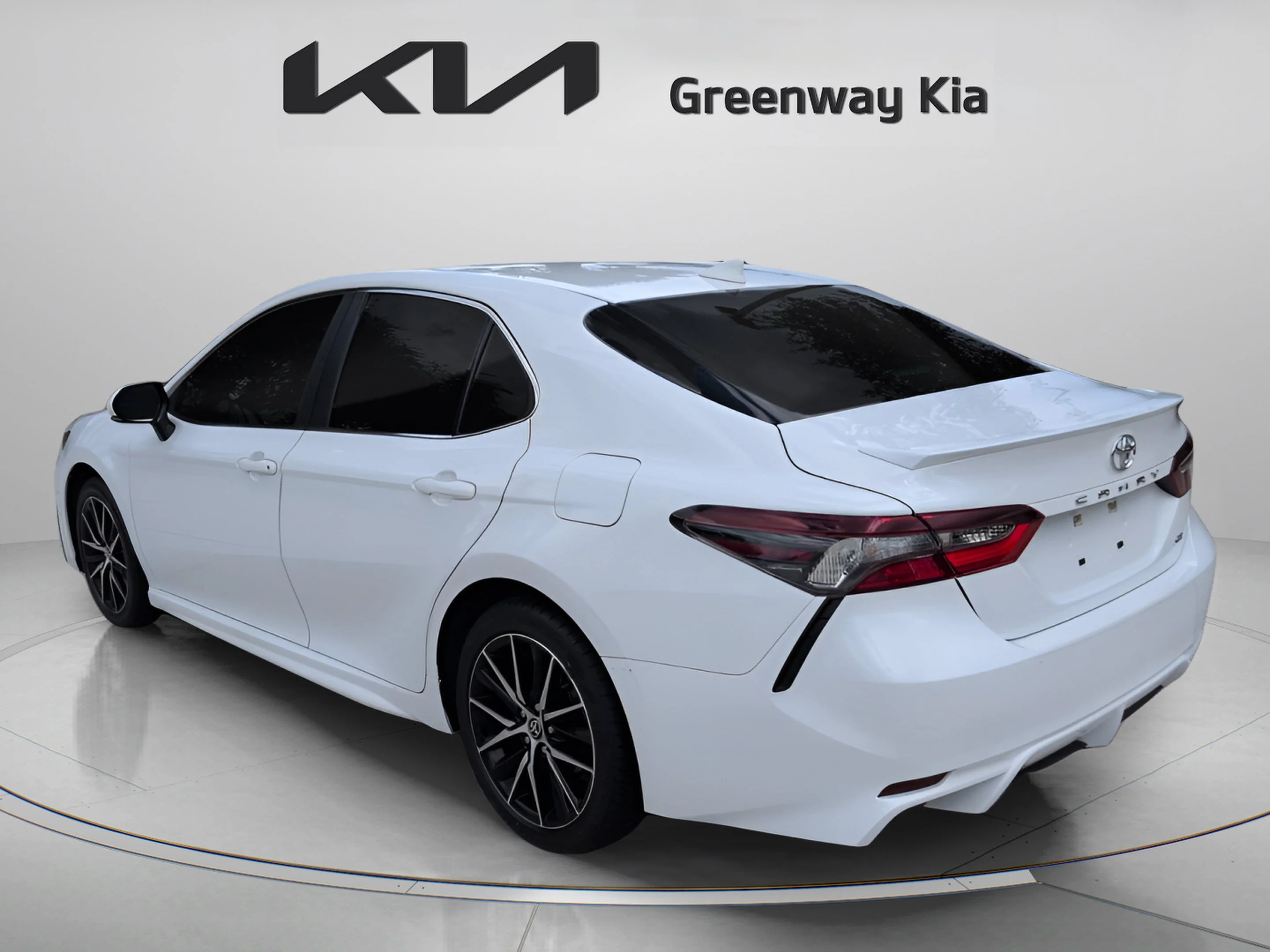 Used 2024 Ice Toyota SE image 7