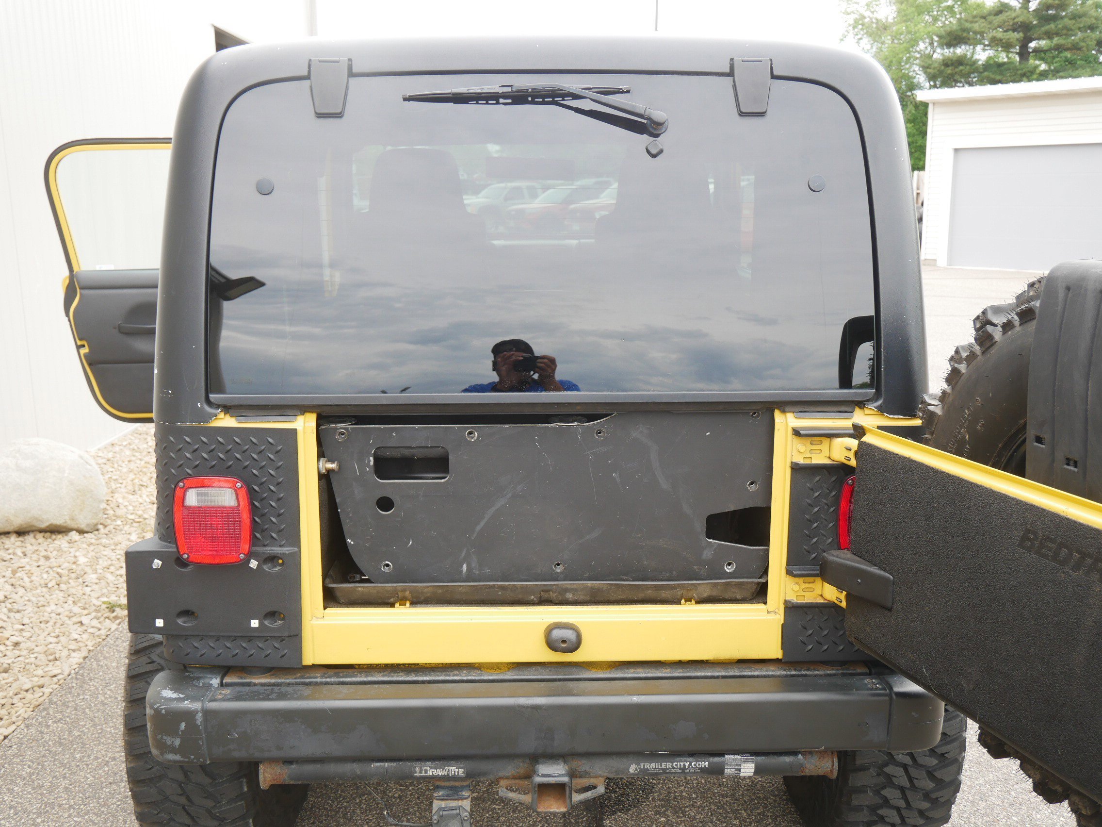 Used 2006 Yellow Jeep Sport image 12