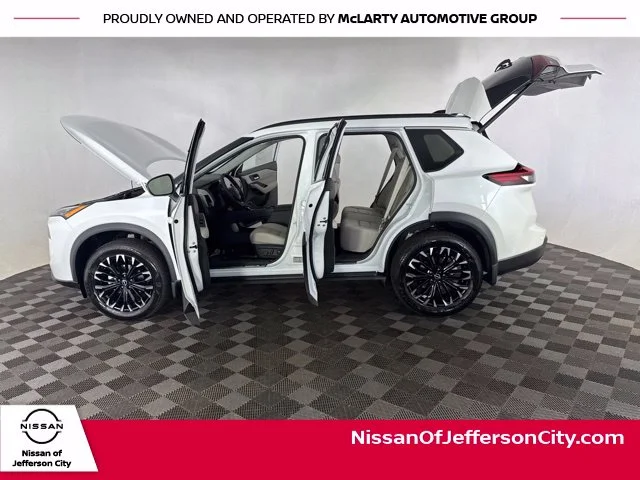 New 2026 Everest White Pearl TriCoat Nissan Dark Armor™ image 9