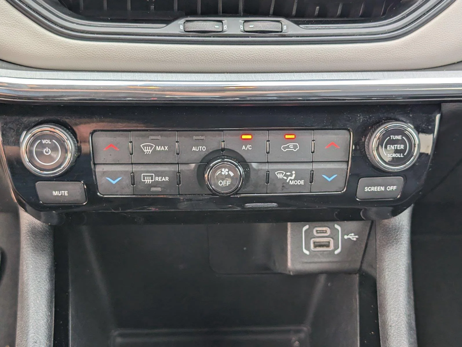 Used 2024 Sting-Gray Clearcoat Jeep Limited image 24