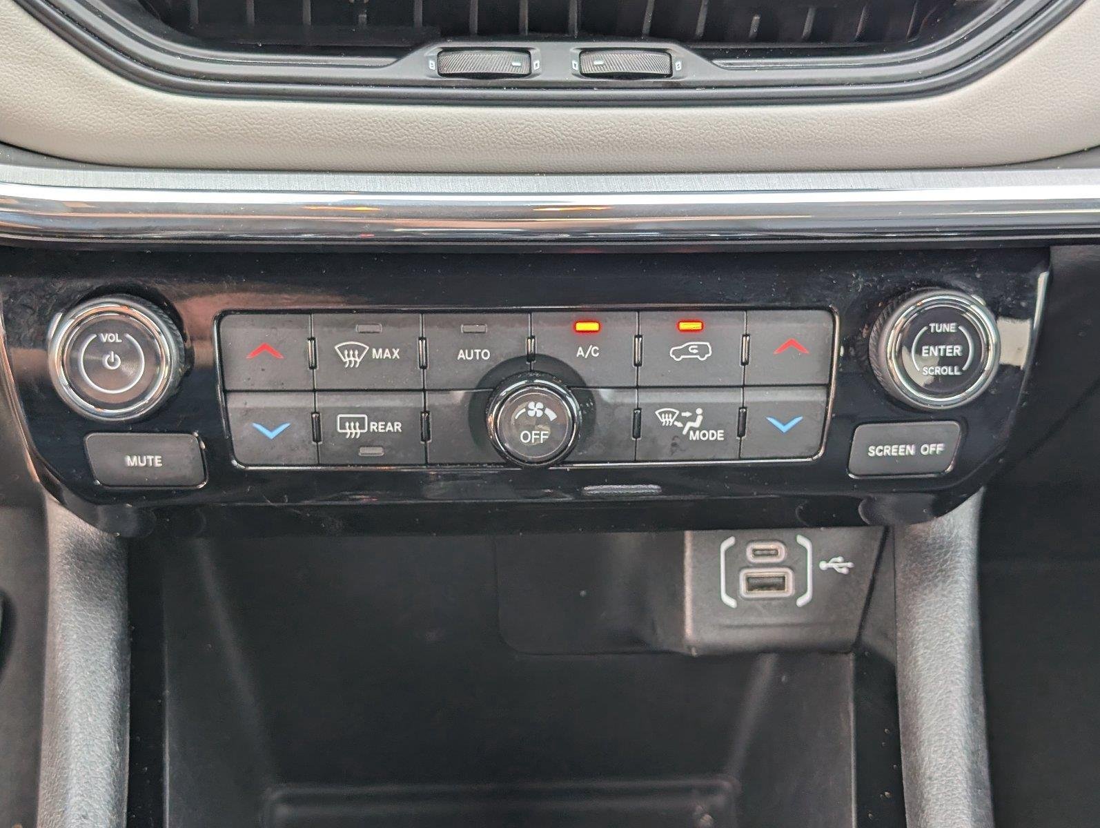 Used 2024 Sting-Gray Clearcoat Jeep Limited image 24