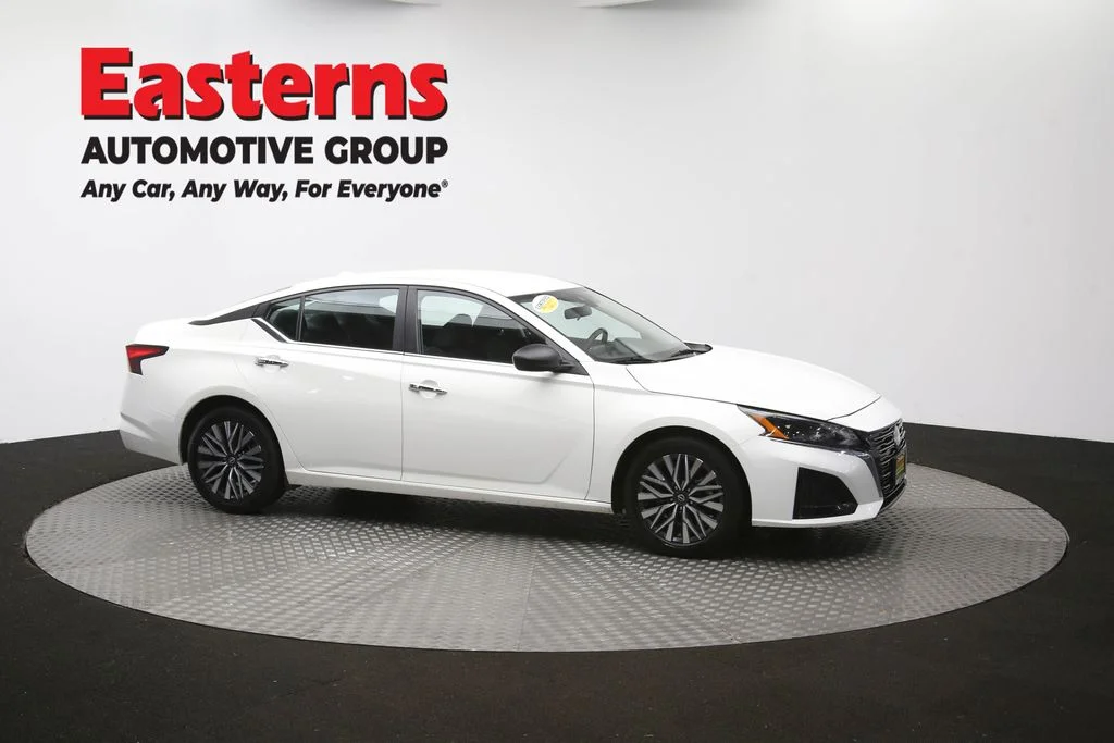 Used 2025 White Nissan 2.5 SV image 44