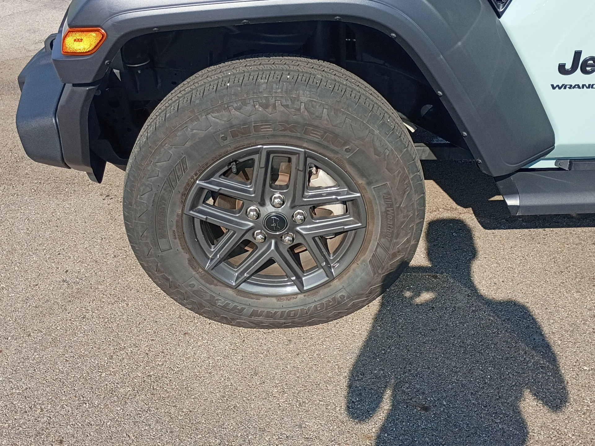 Used 2024 Earl Clear Coat Jeep Sport S image 10