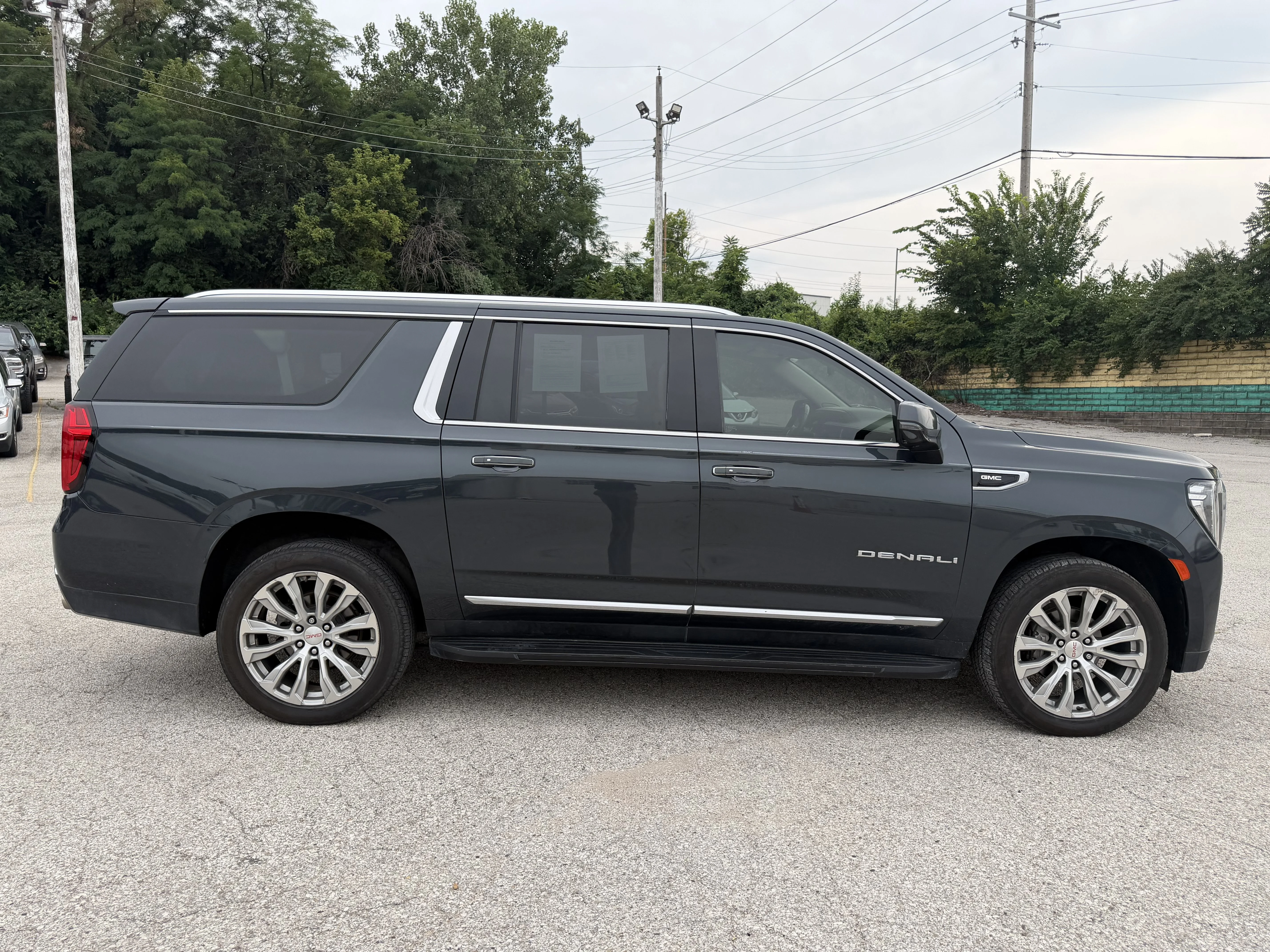 Used 2022 Hunter Metallic GMC Denali image 8