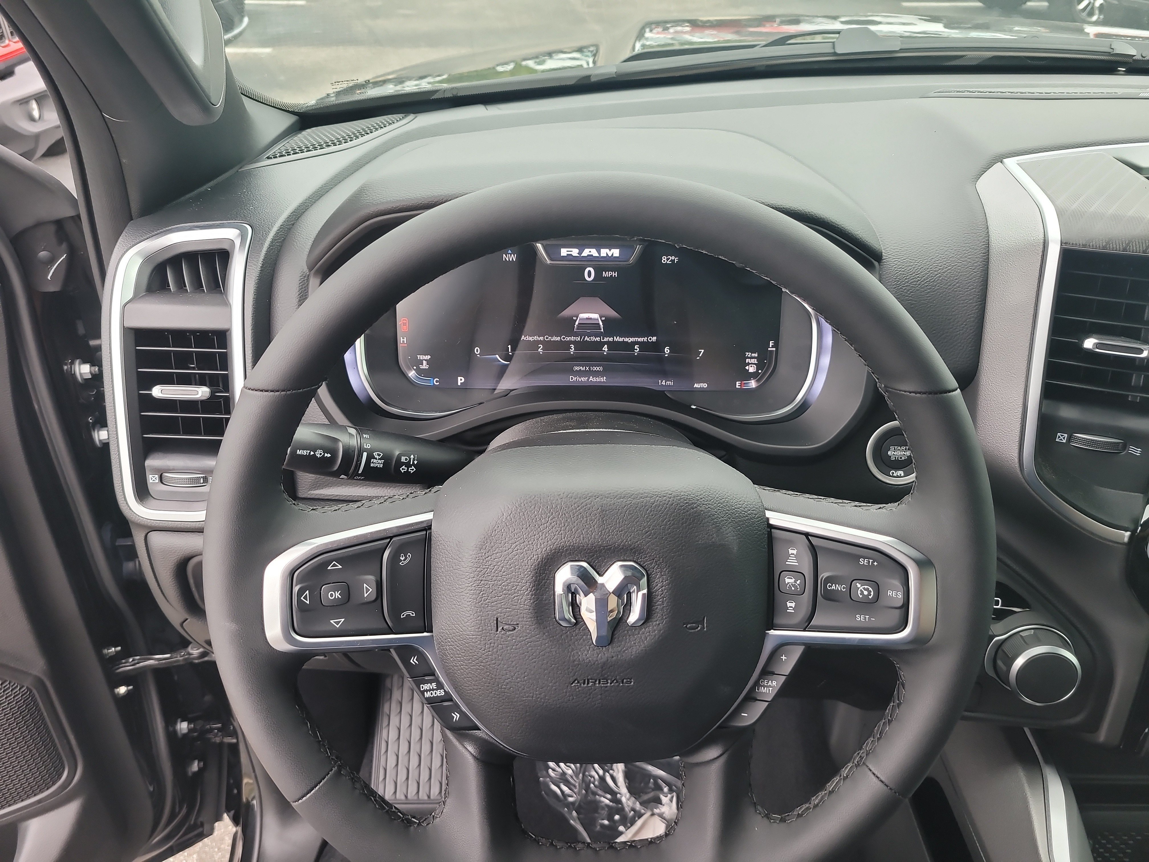New 2026 Diamond Black Crystal Pearl-Coat Exterior Paint RAM Big Horn image 19