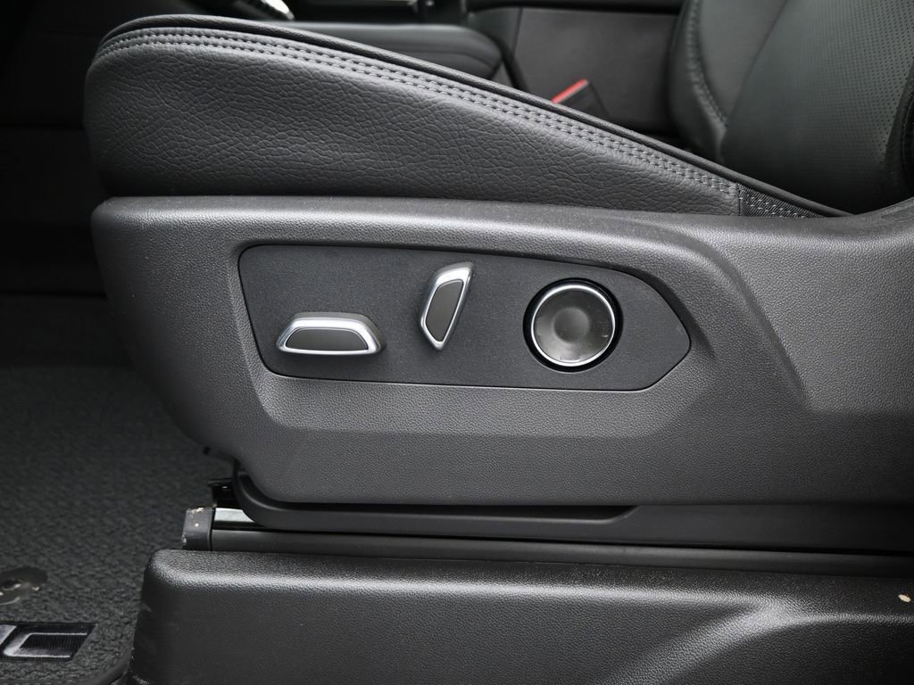 2026 GMC Yukon XL Denali - Photo 11