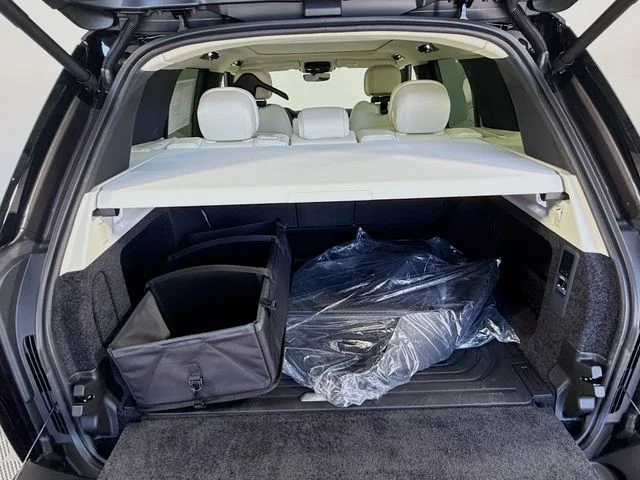New 2026 Charente Grey Prem Met Land Rover SE image 28