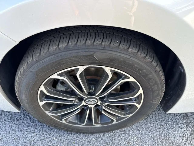 Used 2014 Silver Toyota L image 12