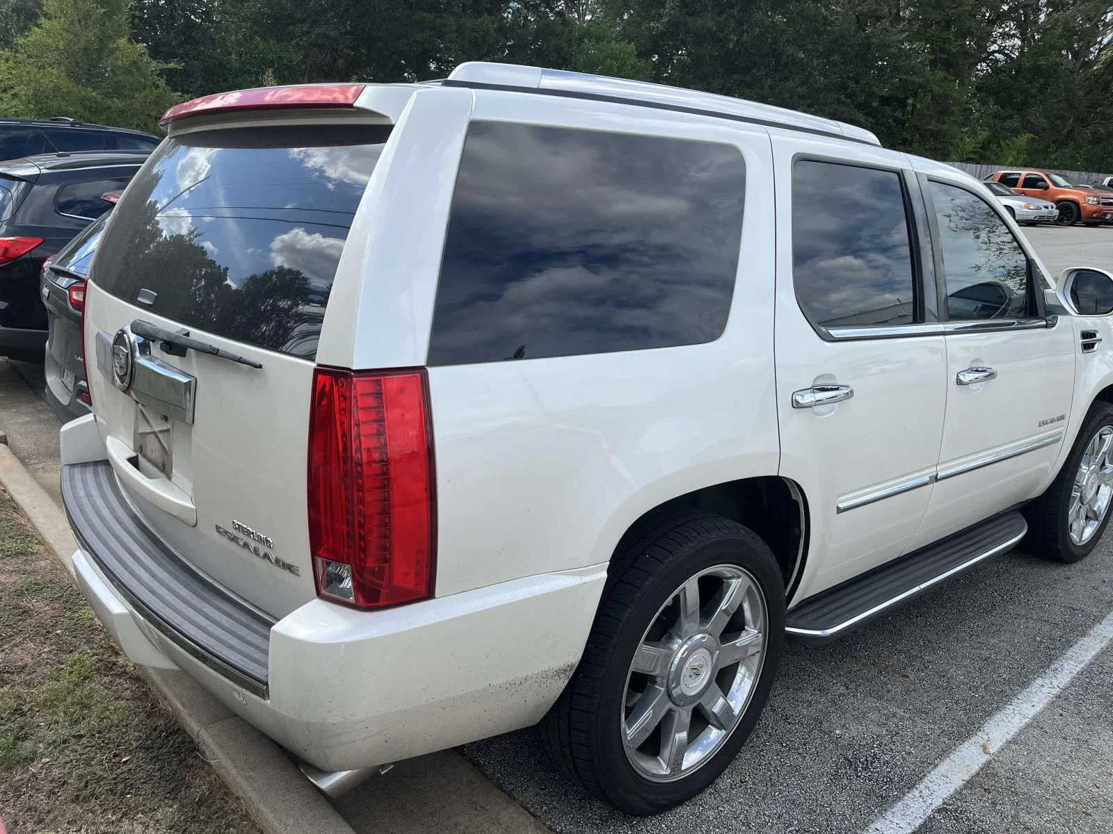 Used 2011 White Cadillac 2WD 4dr Luxury image 4