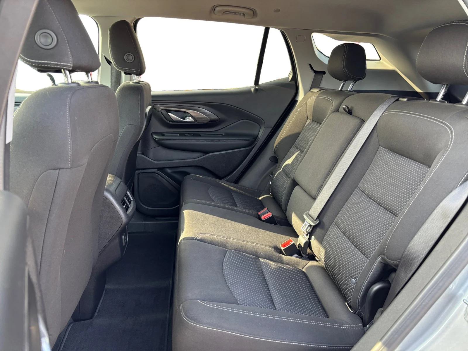 Used 2024 Summit White GMC SLE image 16