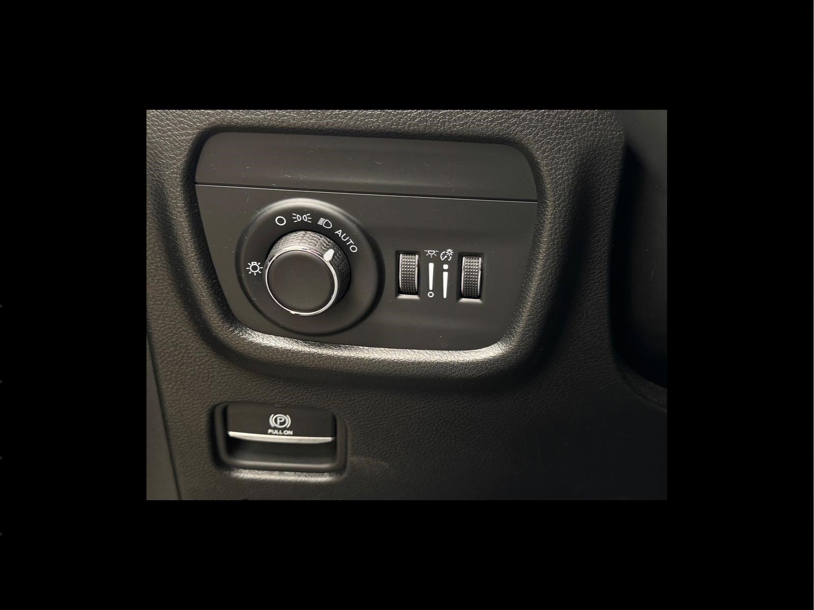 Used 2025 Diamond Black Crystal Pearlcoat Jeep Laredo X image 23