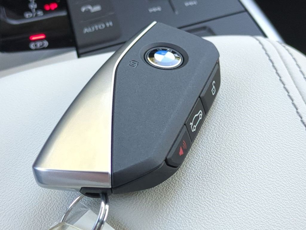 New 2026 Alpine White BMW xDrive28i image 30