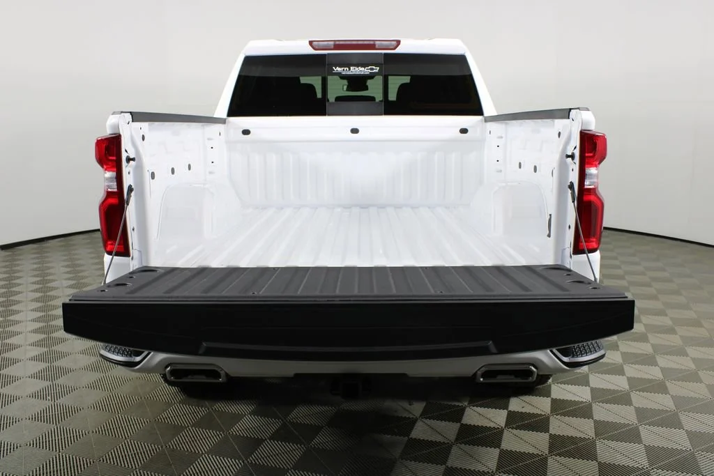 New 2026 Summit White Chevrolet RST image 7