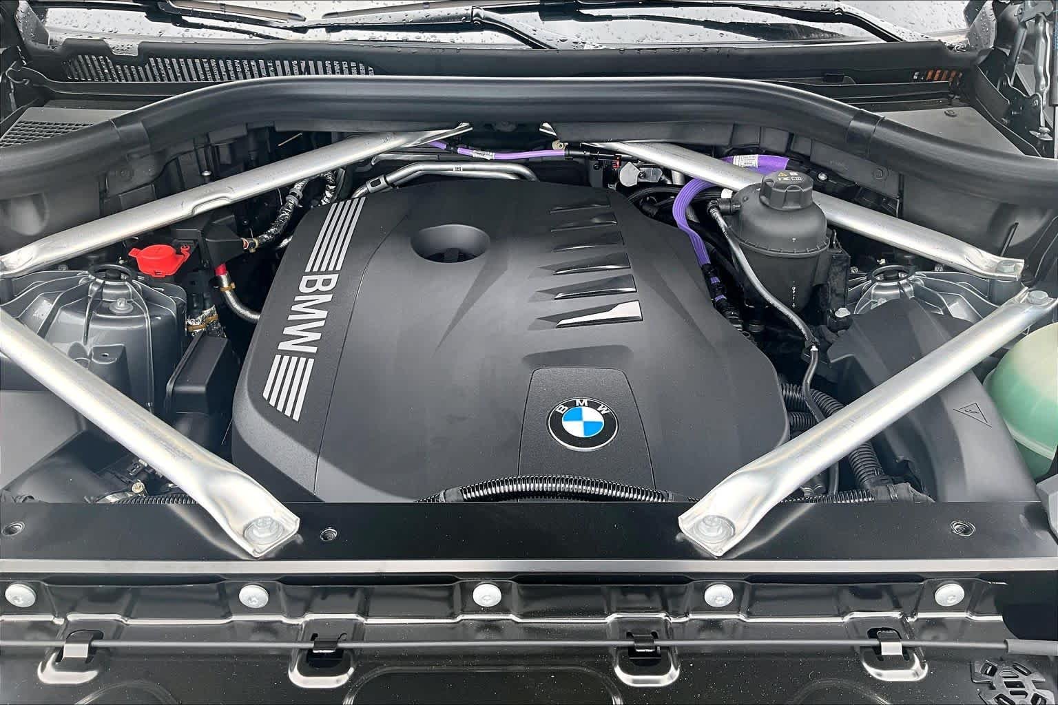 Used 2026 Skyscraper Grey Metallic BMW xDrive40i image 31