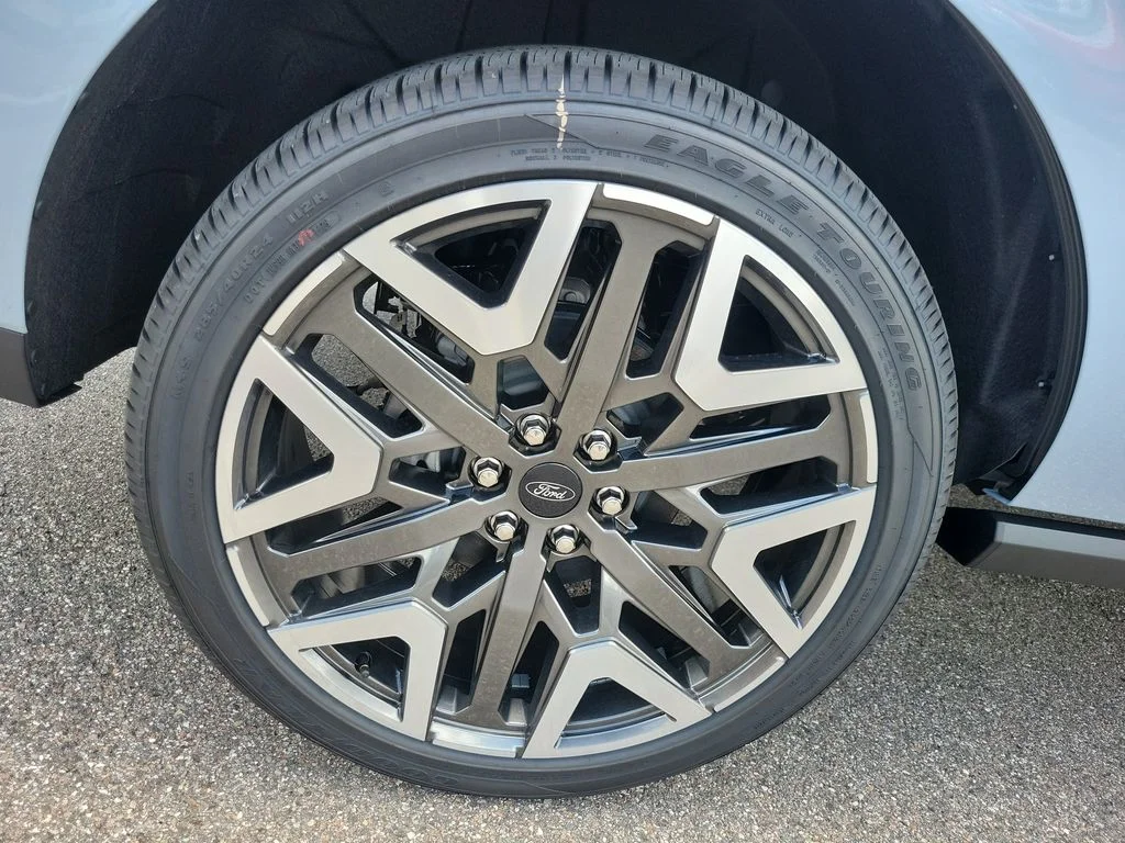 New 2026 Glacier Gray Metallic Tri-Coat Ford Platinum® image 6