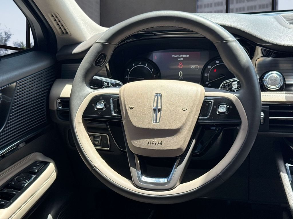 Certified Used 2022 Pearl Metallic Lincoln Standard image 19