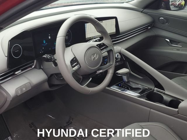 Used 2025 Red Hyundai SEL Convenience image 8