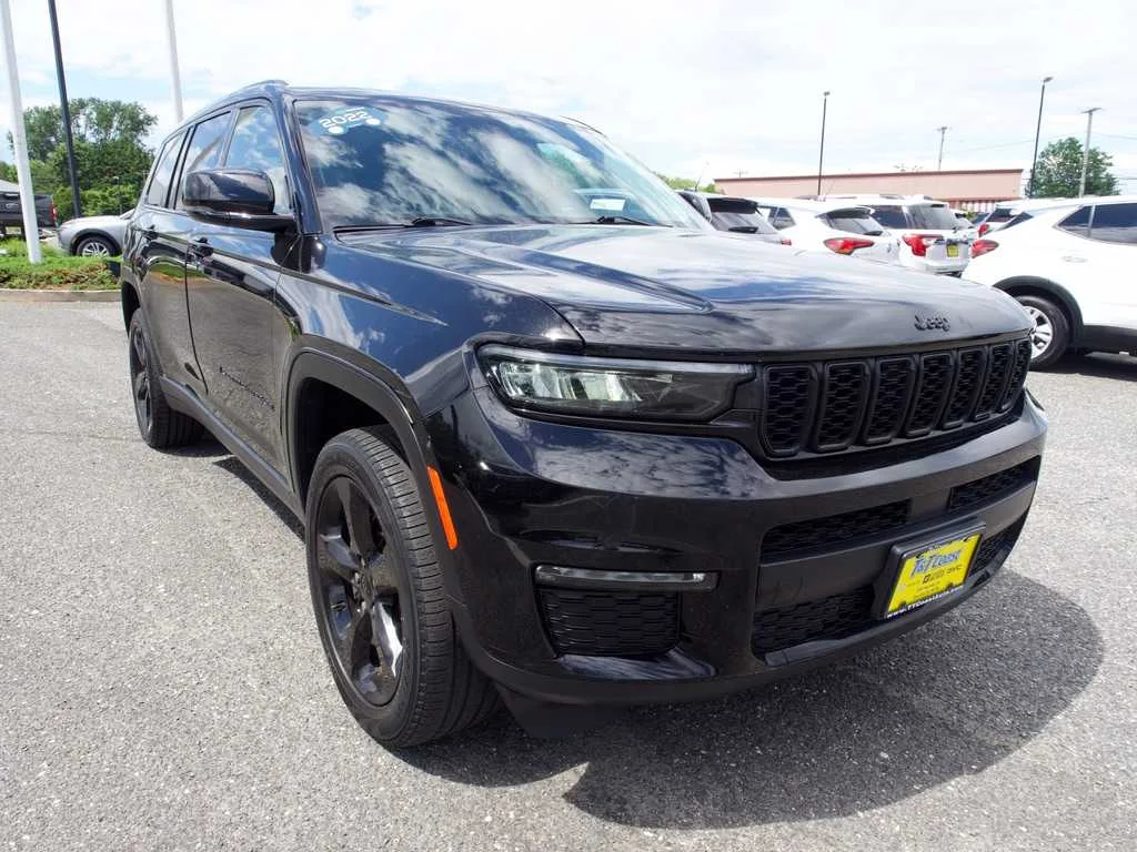 Certified Used 2022 Black Jeep Limited 4x4 image 3