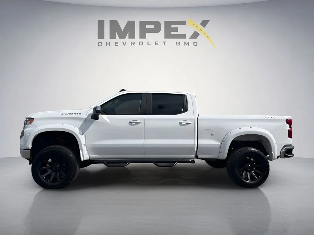 Used 2025 Summit White Chevrolet LT image 2