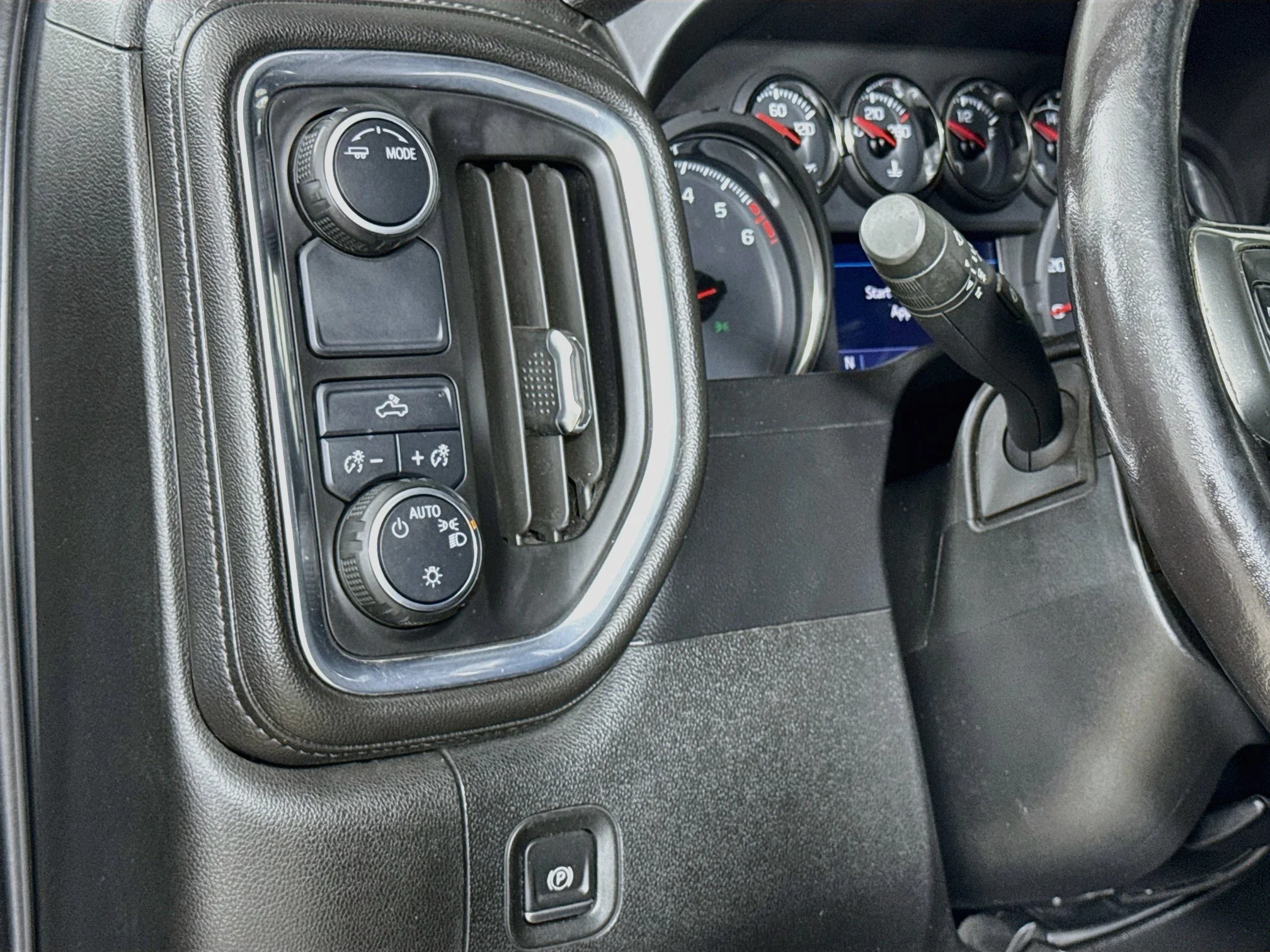 Used 2020 BLACK Chevrolet LT image 12