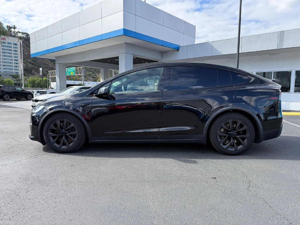 Used 2024  Tesla NA image 10