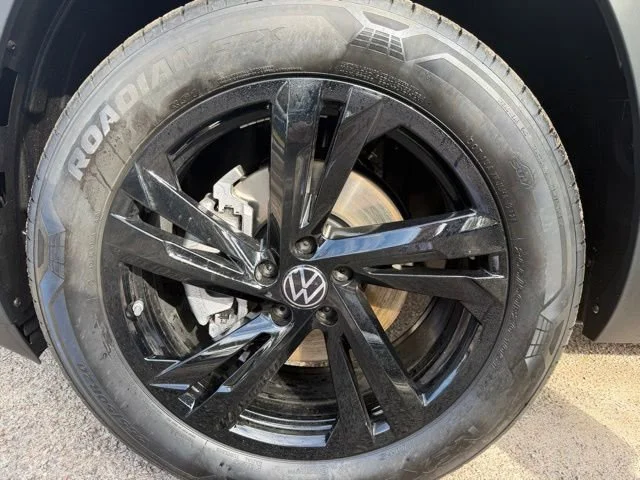 New 2026 pure gray Volkswagen 2.0T SEL R-Line Black image 24