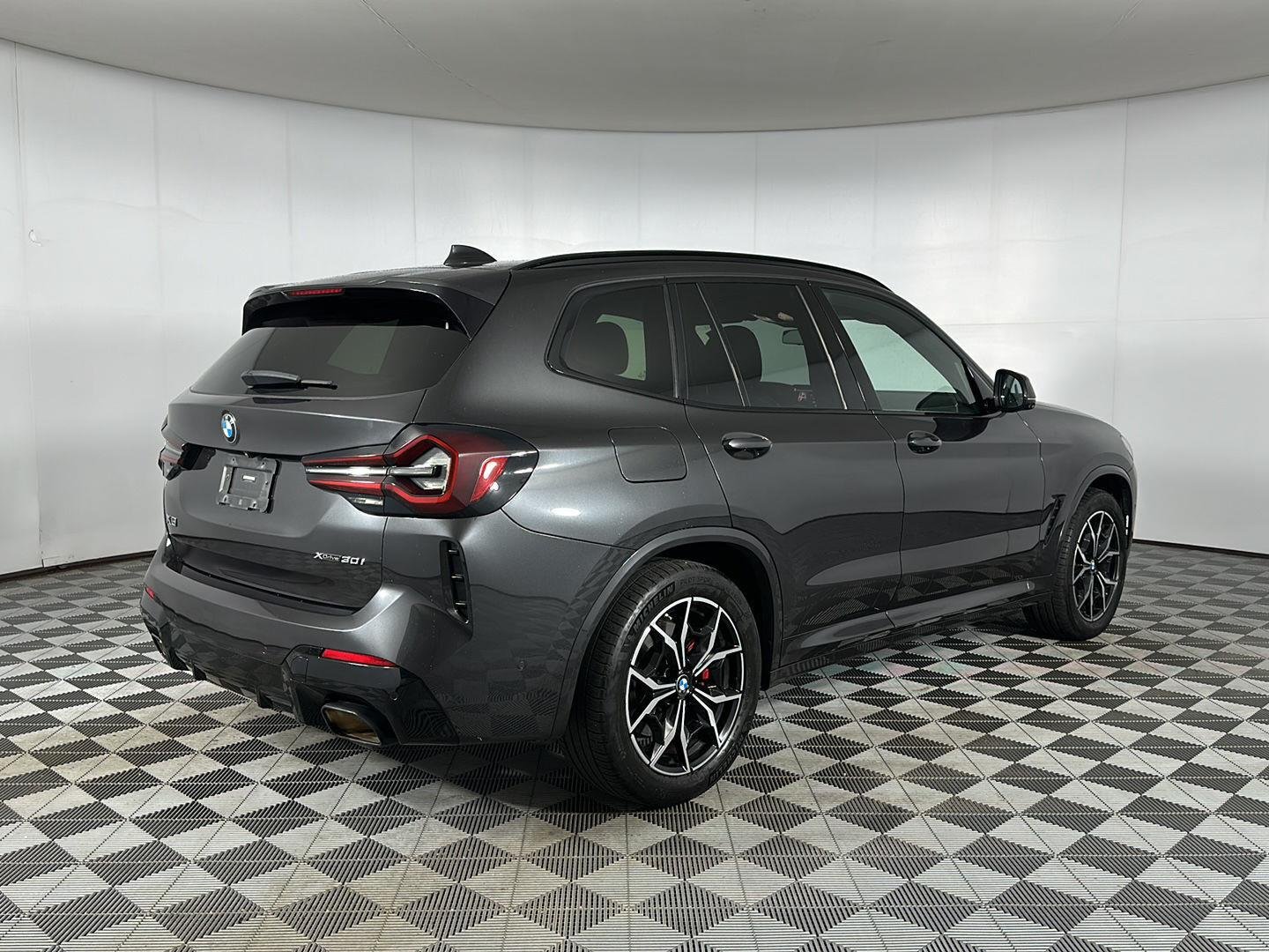 Used 2023 Dark Graphite Metallic BMW xDrive30i image 27