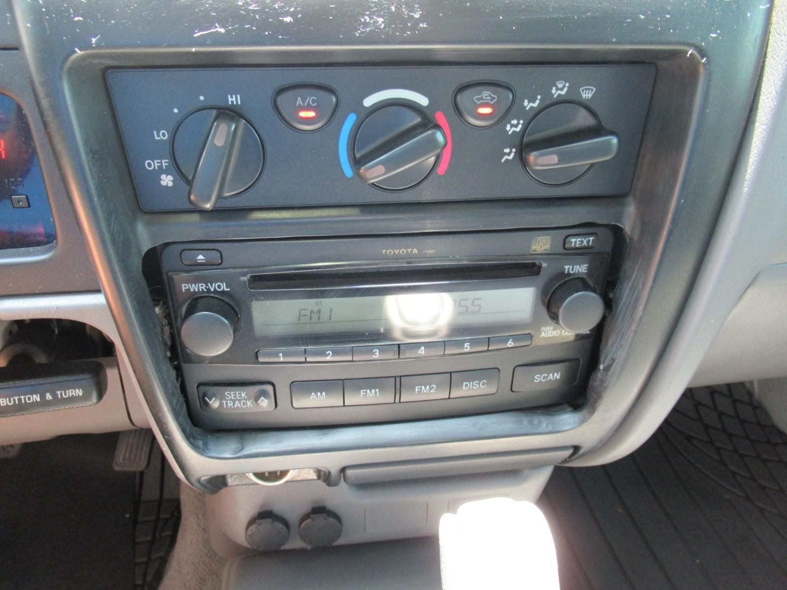 Used 2004 Silver Toyota PreRunner image 27