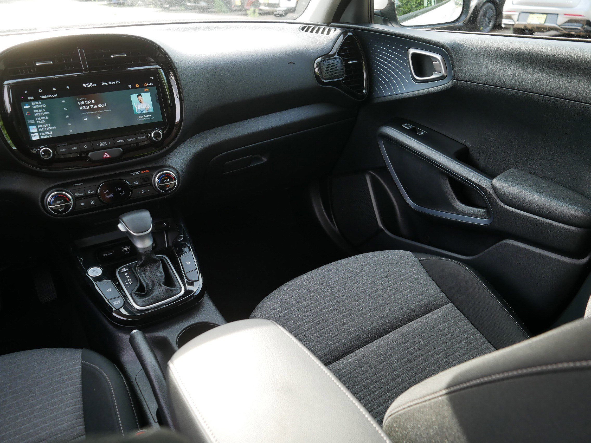 Used 2025 Snow White Pearl Kia EX image 11
