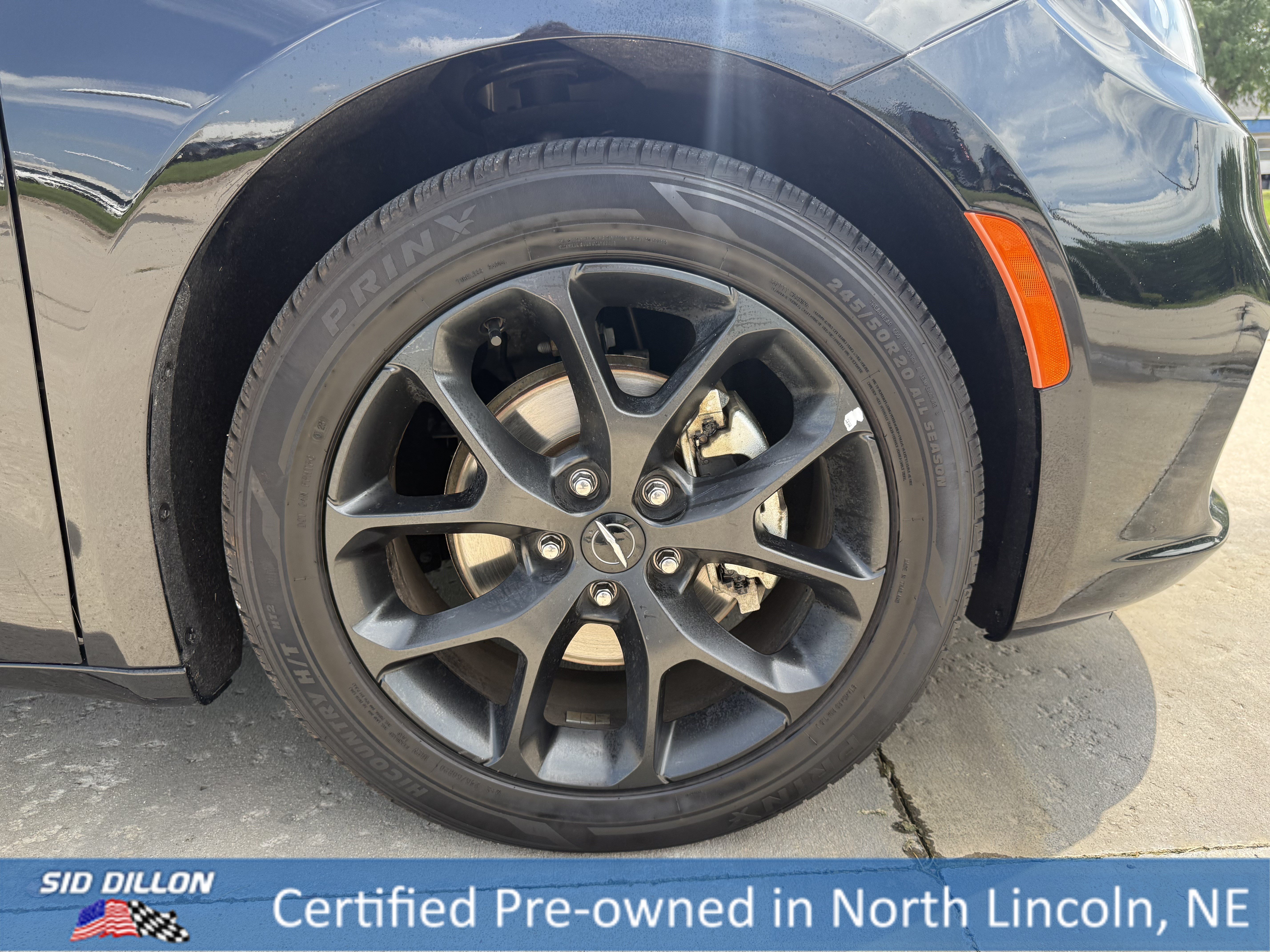 Certified Used 2025 Diamond Black Crystal Pearlcoat Chrysler Limited image 9