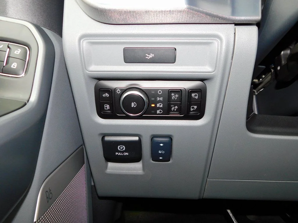 New 2026 Star White Metallic Tri-Coat Ford Lariat® image 29