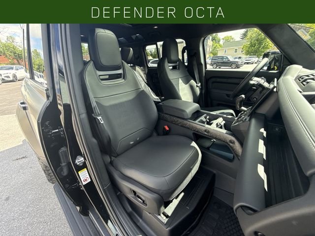 New 2026 Narvik Black Land Rover OCTA image 24