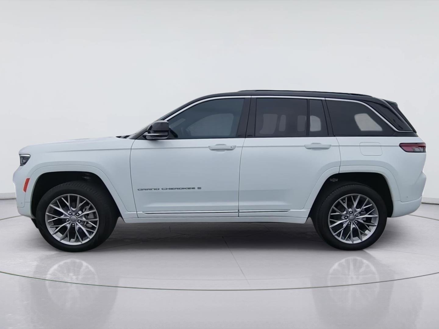 Used 2025 White Jeep Summit 4x4 image 5