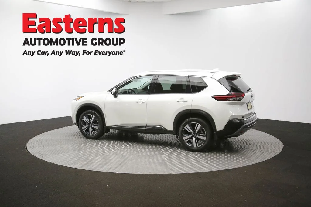 Used 2022 White Nissan SL image 63