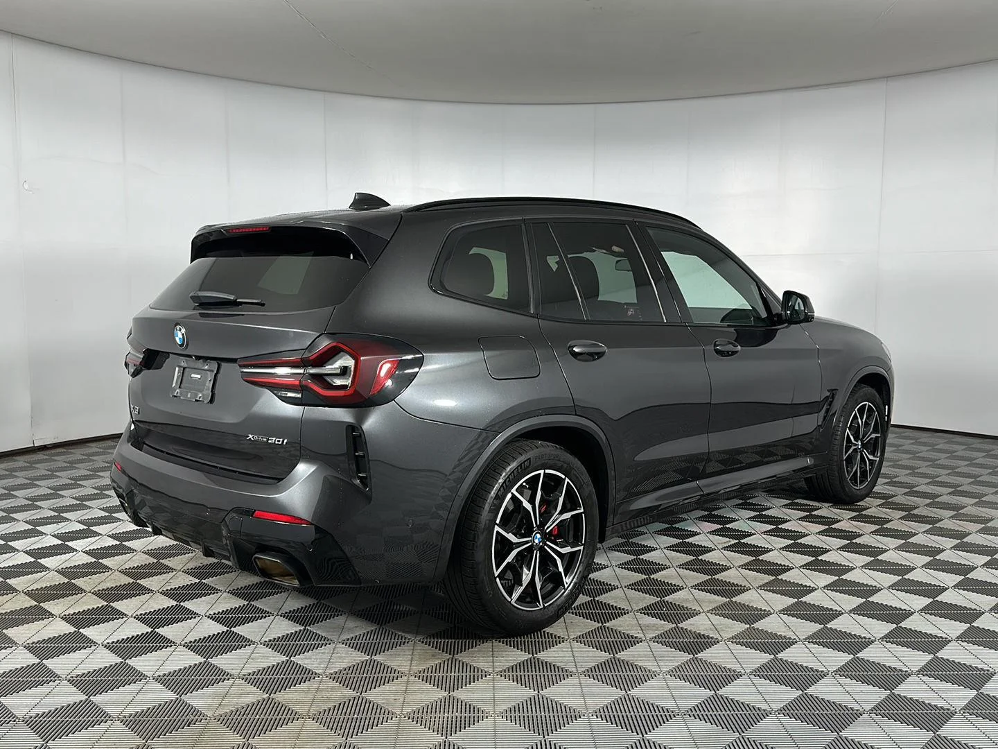 Used 2023 Dark Graphite Metallic BMW xDrive30i image 27
