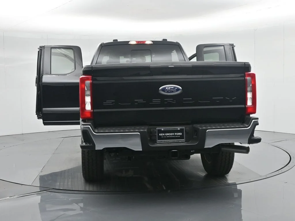New 2026 Agate Black Metallic Ford XLT image 32