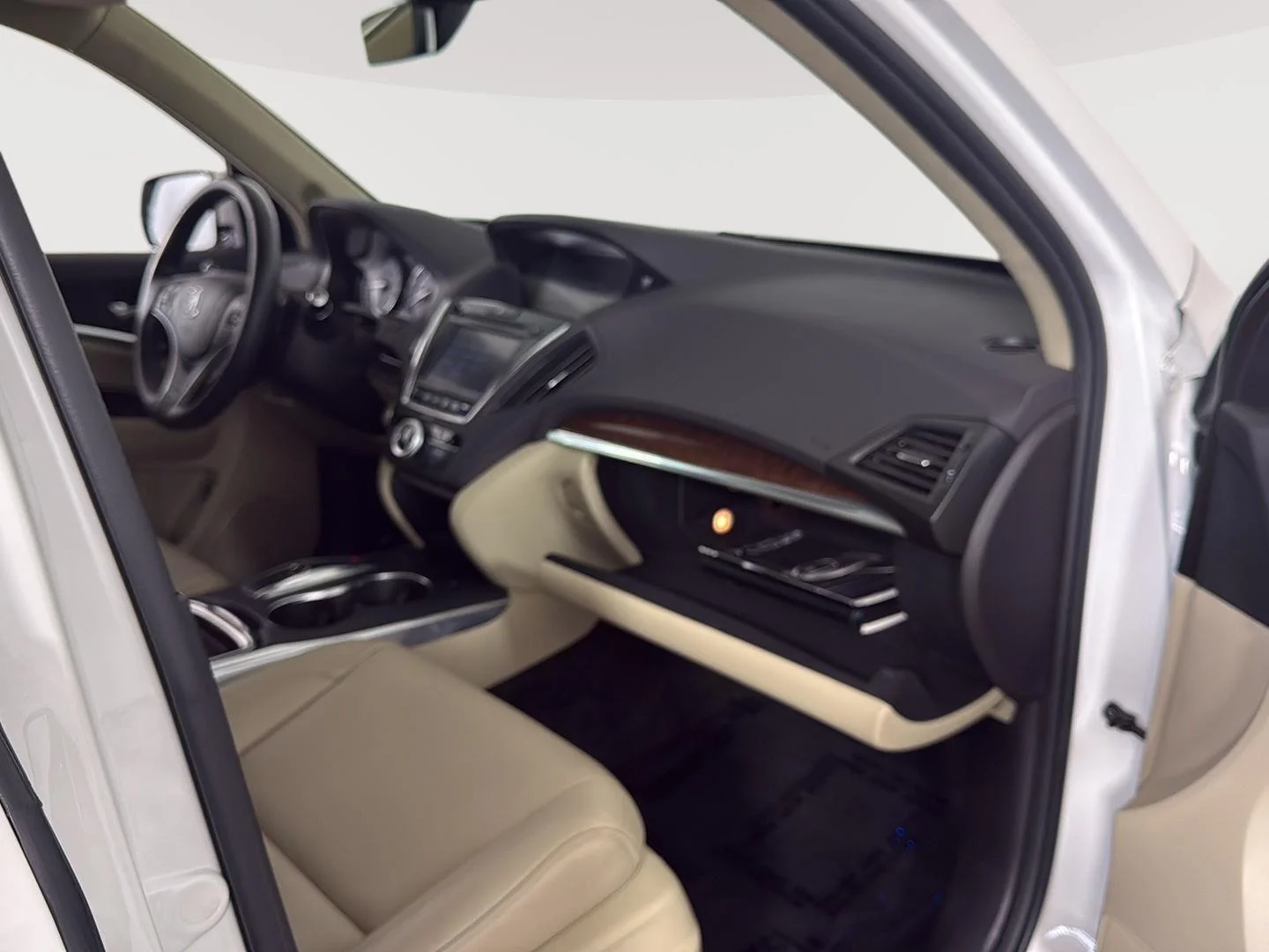 Used 2018 White Acura SH-AWD w/Technology Pkg image 26