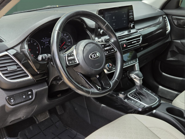 Used 2021 Black Kia EX image 17
