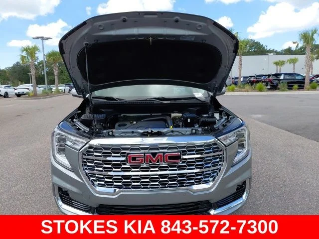 Used 2023 Silver GMC Denali image 8