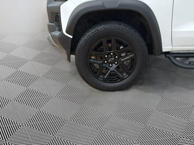 Used 2025 White Chevrolet Trail Boss image 34