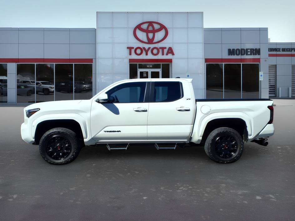 Used 2025 Ice Cap Toyota SR5 image 2