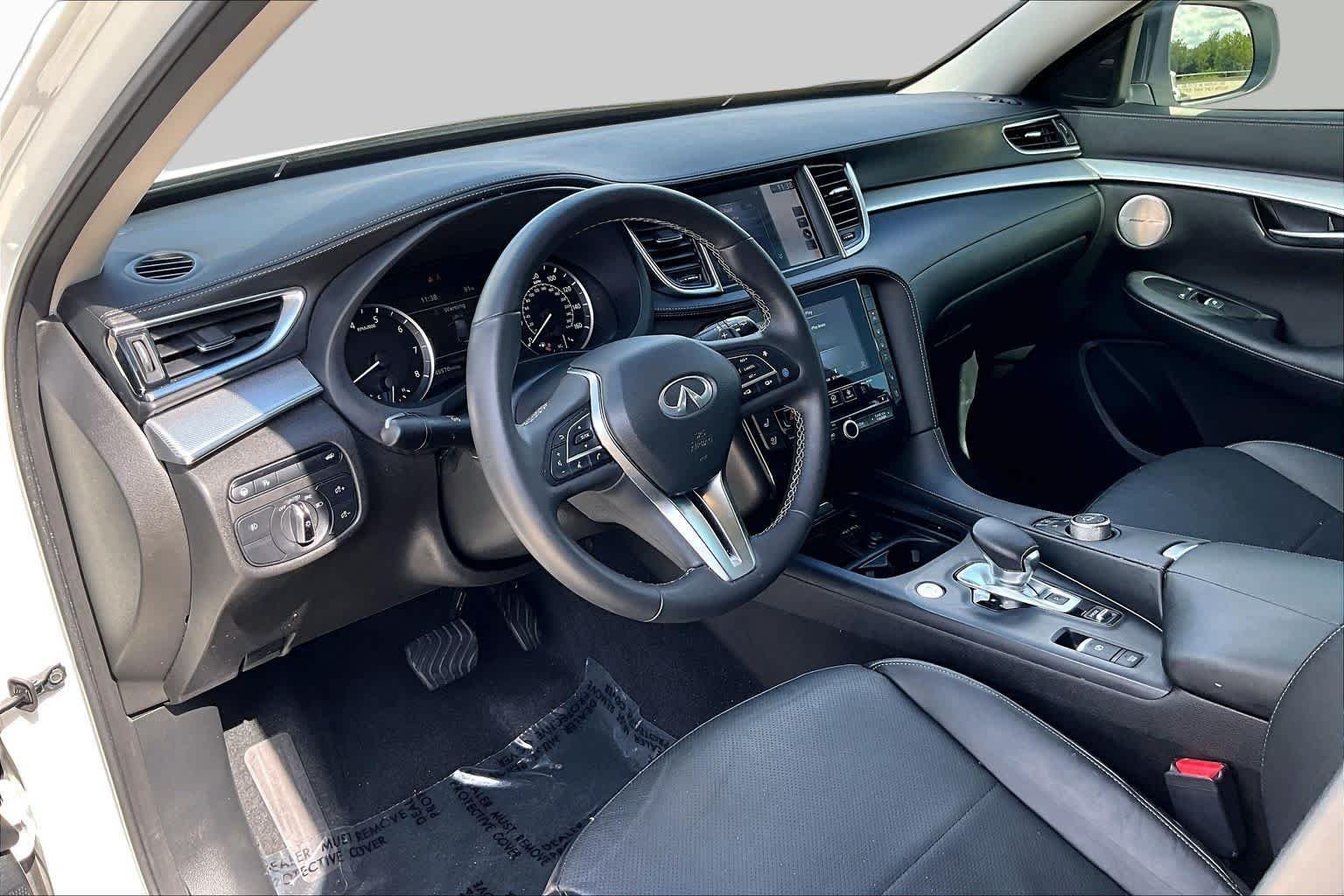 Used 2022 Majestic White INFINITI ESSENTIAL image 16