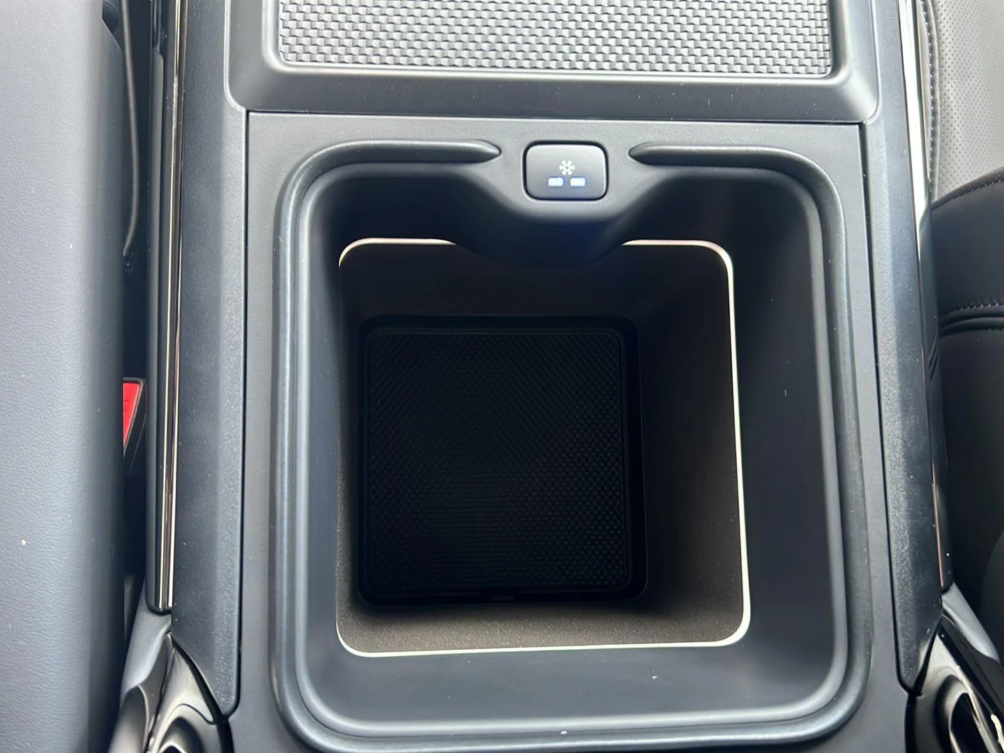 New 2026 Fuji White Land Rover Dynamic SE image 15