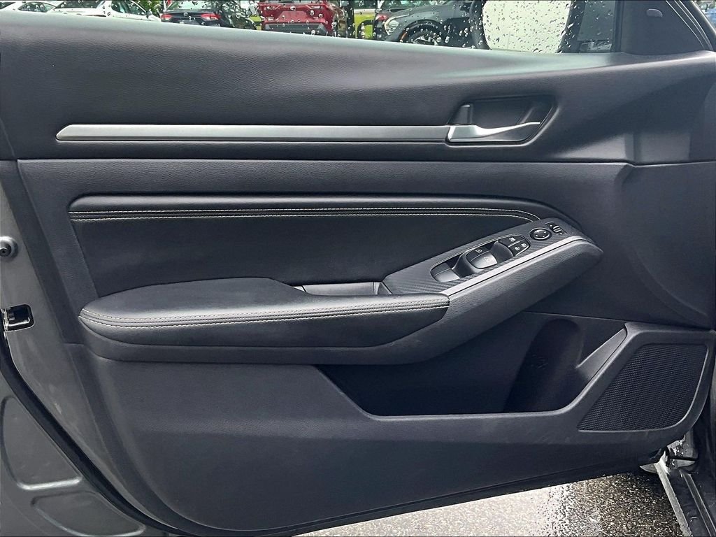 Used 2019 Gray Nissan 2.5 SV image 9